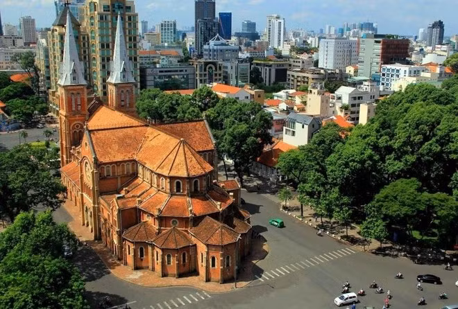 Một góc cổ kính của Thành phố Hồ Chí Minh giữa nhịp sống sôi động. (Ảnh: CTV/Vietnam+)