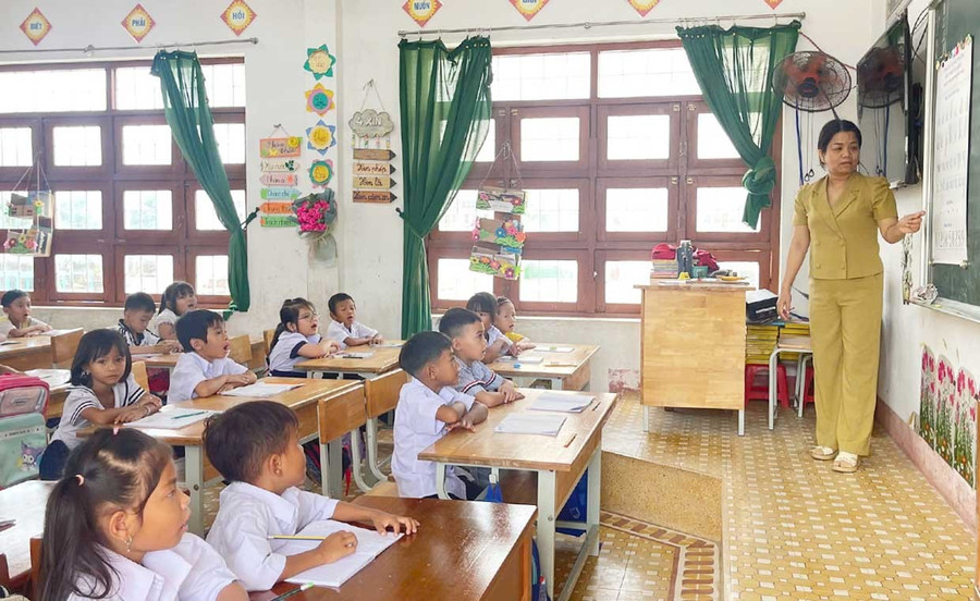 Trường Tiểu học Canh Hiệp (xã Canh Vinh) dạy tiếng Việt cho học sinh vào lớp 1. Ảnh: Hồ Điểm bg-1-2.jpg