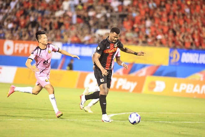 Các ngoại binh dần bắt nhịp, Ninh Bình FC khẳng định tham vọng vô địch với chiến thắng thứ 2 liên tiếp. (Ảnh: VPF) Các ngoại binh dần bắt nhịp, Ninh Bình FC khẳng định tham vọng vô địch với chiến thắng thứ 2 liên tiếp. (Ảnh: VPF)