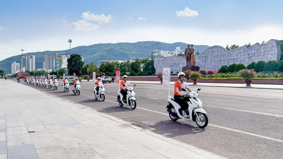 Đoàn xe mang thương hiệu Hanwha Life Việt Nam nổi bật giữa Gia Lai. bao-gia-lai-2.jpg