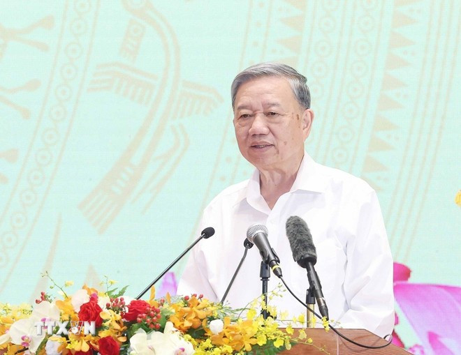 Tổng Bí thư phát biểu nhân dịp dự gặp mặt kỷ niệm 80 năm ngày truyền thống Công an Nhân dân và ngành Ngoại giao. (Ảnh: Thống Nhất/TTXVN) Tổng Bí thư phát biểu nhân dịp dự gặp mặt kỷ niệm 80 năm ngày truyền thống Công an Nhân dân và ngành Ngoại giao. (Ảnh: Thống Nhất/TTXVN)