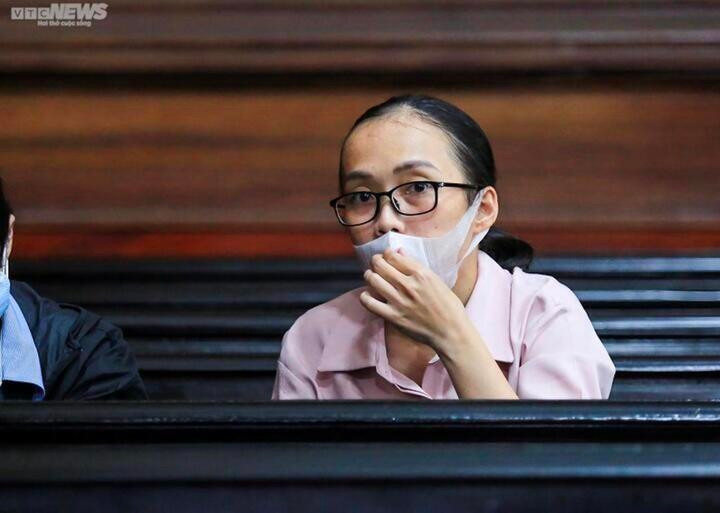 Bị cáo Võ Thị Thanh Mai (vợ bị cáo Nguyễn Thái Luyện) tại toà. voceo.jpg