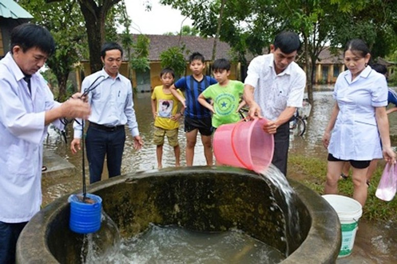 Yêu cầu Bộ trưởng Bộ Y tế chỉ đạo tổ chức vệ sinh môi trường, phòng chống dịch bệnh, đảm bảo nước sạch, an toàn thực phẩm sau mưa lũ (ảnh minh họa). phong-chong-dich-benh.jpg