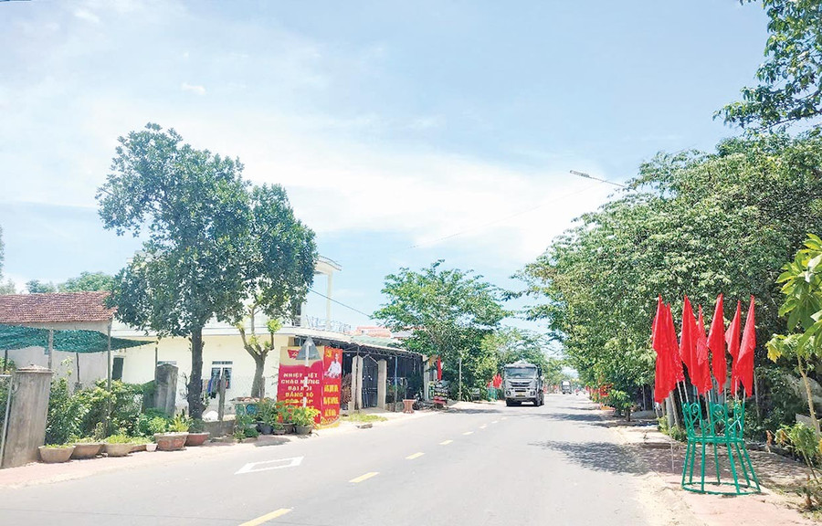 Tuyến đường từ ngã tư quán Cai Ba vào hồ Núi Một được mở rộng, thảm nhựa phẳng lì. Ảnh: Trọng Lợi 12-1.jpg