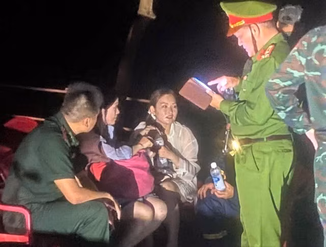 Đến 21 giờ 30, lực lượng chức năng tìm thấy 2 nữ du khách tại khu vực Ghềnh Bàng, bán đảo Sơn Trà