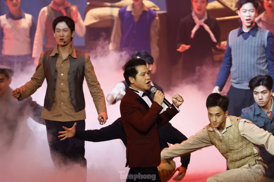 Các tiết mục văn nghệ tại chương trình kỷ niệm. Ảnh: Như Ý.