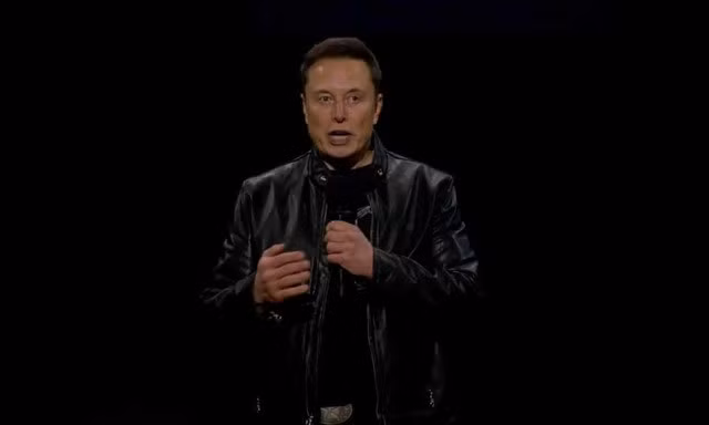 Tỉ phú Elon Musk phát biểu trong sự kiện giới thiệu những chiếc xe mới của Tesla. Ảnh: Tesla/Reuters