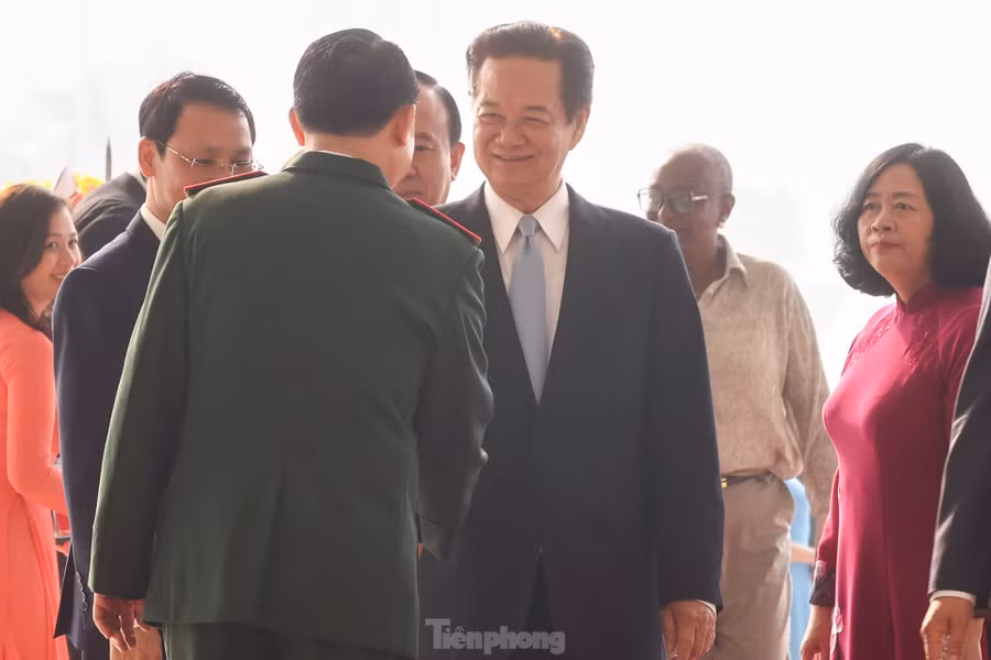 Nguyên Thủ tướng Chính phủ Nguyễn Tấn Dũng dự chương trình kỷ niệm. Ảnh: Như Ý.