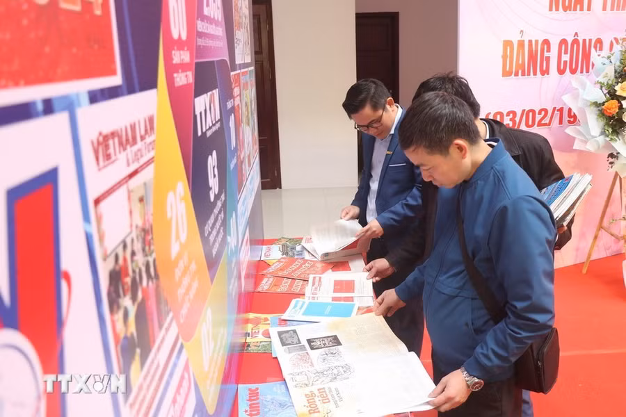 Một gian trưng bày tại Hội Báo Xuân. (Ảnh minh họa: Đinh Văn Nhiều/TTXVN)