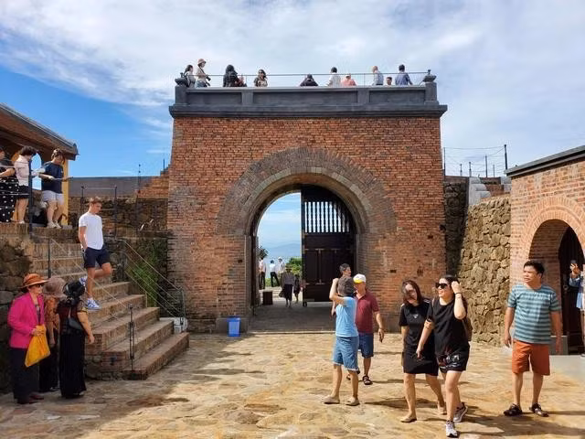 Di tích Hải Vân quan do tỉnh Thừa Thiên - Huế và TP.Đà Nẵng cùng "chung tay" trùng tu, tôn tạo sau nhiều năm hoang phế. ẢNH: BÙI NGỌC LONG