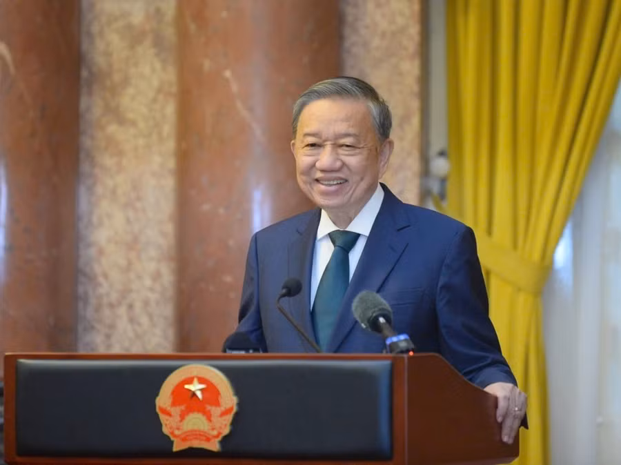 Tổng Bí thư, Chủ tịch nước Tô Lâm gặp mặt Đoàn đại biểu doanh nhân tiêu biểu của Liên đoàn Thương mại và Công nghiệp Việt Nam (VCCI) và Hội Doanh nghiệp tư nhân Việt Nam, chiều 11-10. Ảnh: VIẾT CHUNG