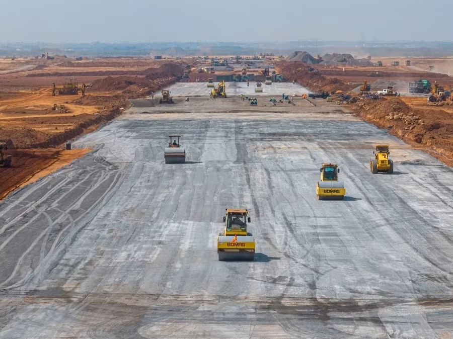 Nhà thầu thi công tại Dự án Cảng Hàng không Quốc tế Long Thành. (Ảnh: PV/Vietnam+)