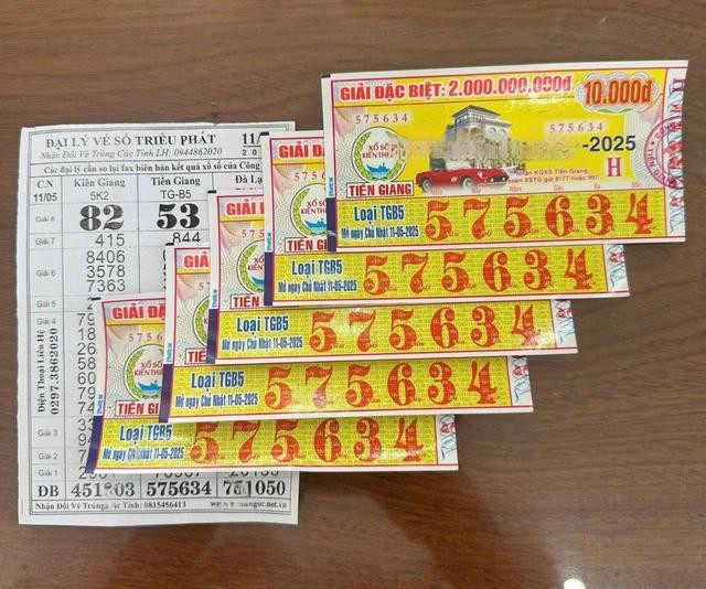 5 tờ vé số trúng độc đắc có dãy số 575634. ẢNH: CHỤP MÀN HÌNH 5 tờ vé số trúng độc đắc có dãy số 575634. ẢNH: CHỤP MÀN HÌNH