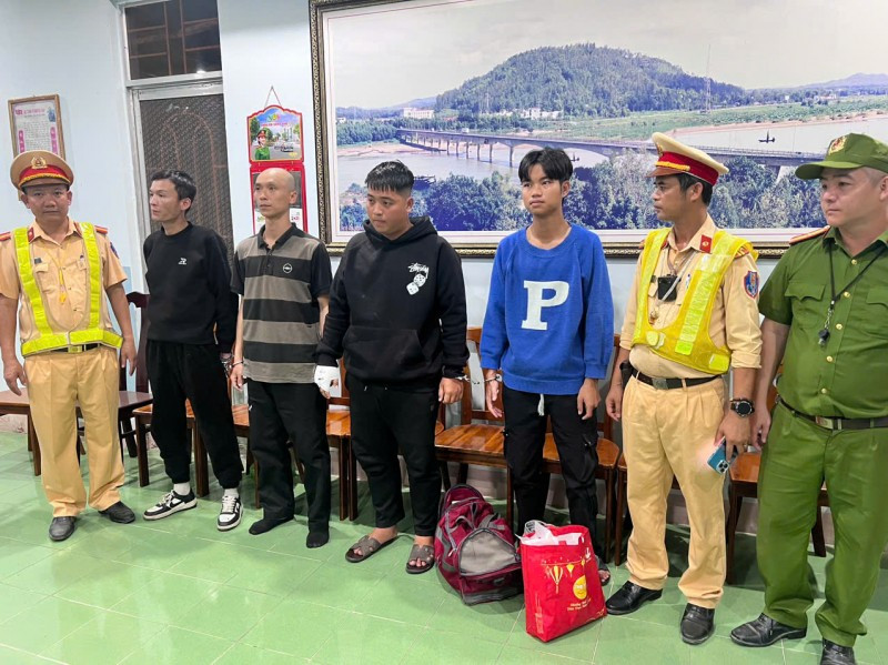 4 đối tượng liên quan đến vụ cố ý gây thương tích xảy ra trên địa bàn tỉnh Lâm Đồng, đang trên đường chạy trốn đã bị bắt giữ tại Quảng Ngãi. lamdong.jpg
