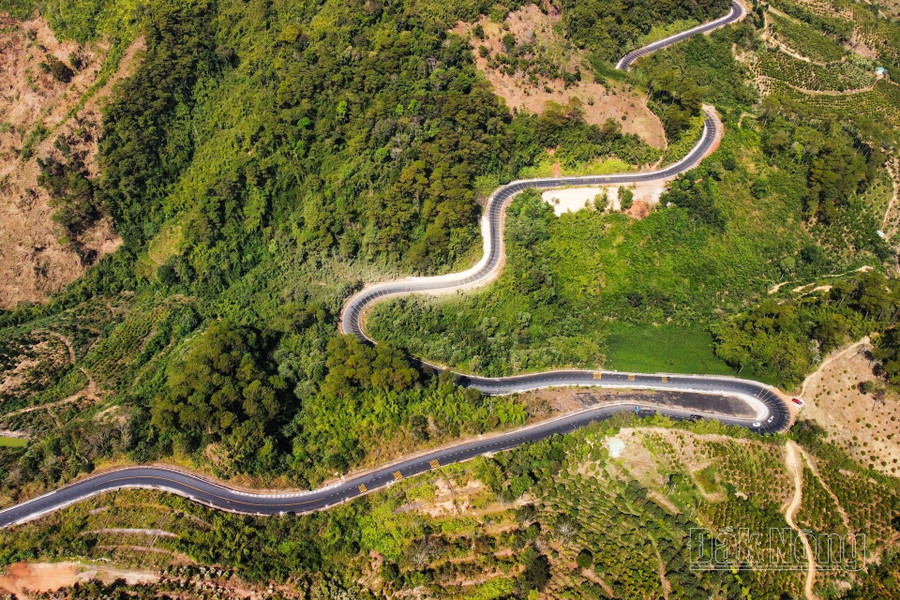Quốc lộ 28 có chiều dài hơn 300km và là tuyến đường xương sống kết nối ba tỉnh Bình Thuận - Lâm Đồng - Đắk Nông Quốc lộ 28 có chiều dài hơn 300km và là tuyến đường xương sống kết nối ba tỉnh Bình Thuận - Lâm Đồng - Đắk Nông