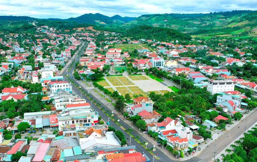 Thị trấn Kbang ngày càng khang trang, hiện đại. Ảnh: Đ.T trung-tam-huyen-kbang-khang-trang-anh-duc-thuy-5340.jpg