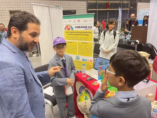 Thuyết trình về dự án với Ban Giám khảo