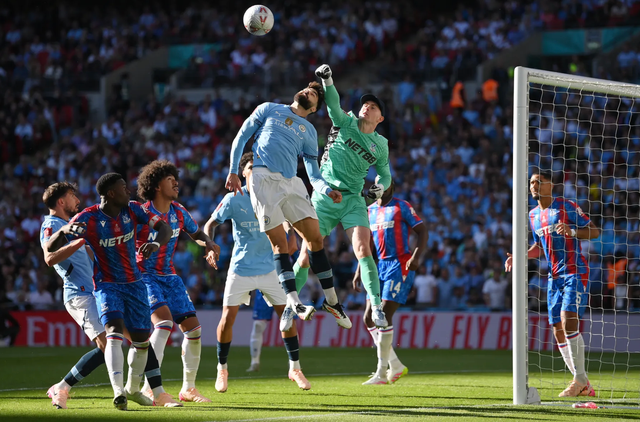 Dean Henderson thi đấu cực kỳ xuất sắc với những pha cản phá không tưởng Dean Henderson thi đấu cực kỳ xuất sắc với những pha cản phá không tưởng