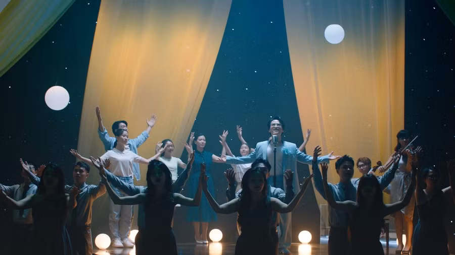 Hà Anh Tuấn biểu diễn ca khúc "Một lời hứa"