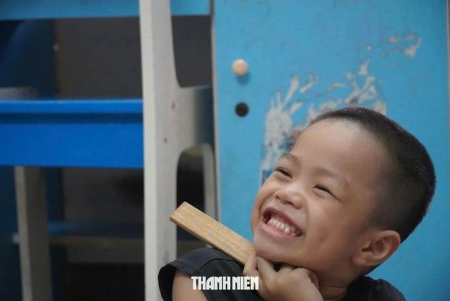 4 tuổi rưỡi, nhưng Hưng có nhiều khả năng đặc biệt so với bạn bè cùng lứa. . ẢNH: THANH NAM 4 tuổi rưỡi, nhưng Hưng có nhiều khả năng đặc biệt so với bạn bè cùng lứa. . ẢNH: THANH NAM