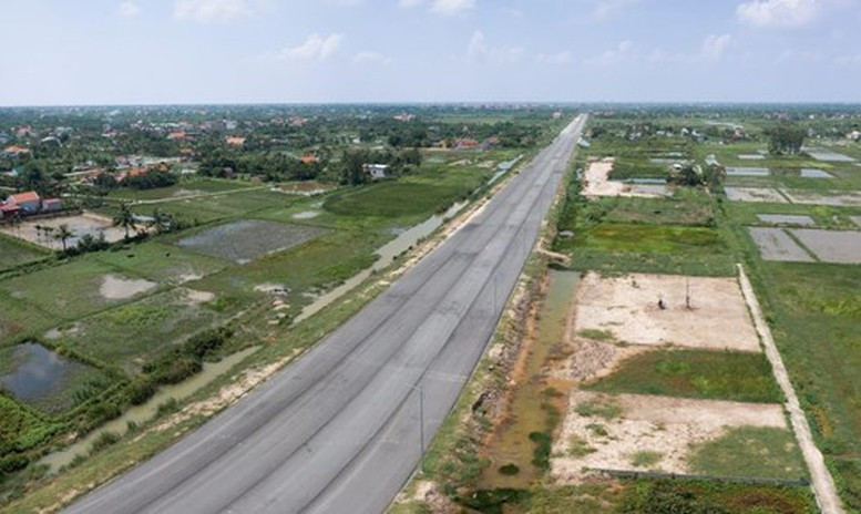 Nút giao Túy Loan nối giữa cao tốc Đà Nẵng-Quảng Ngãi và cao tốc Túy Loan-Hòa Liên, cắt qua quốc lộ 14B. Ảnh nguồn VGP nut-giao.jpg