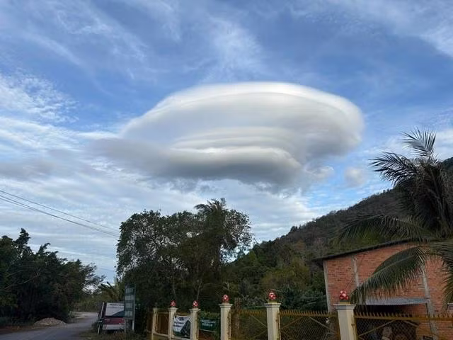 Chị Linh cho biết mình từng chứng kiến nhiều đám mây thú vị trên bầu trời Tây Ninh. ẢNH: LINH PHAN