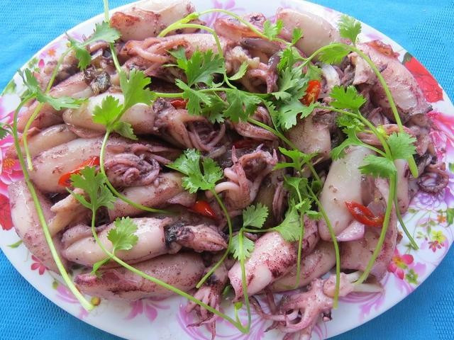 Mực xào Mỹ Á đậm đà hương vị khiến nhiều người xuýt xoa khen ngợi. . ẢNH: TRANG THY Mực xào Mỹ Á đậm đà hương vị khiến nhiều người xuýt xoa khen ngợi. . ẢNH: TRANG THY
