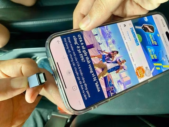 Người dùng nên sử dụng dây sạc chính hãng để đảm sự an toàn. Ảnh: K.Văn