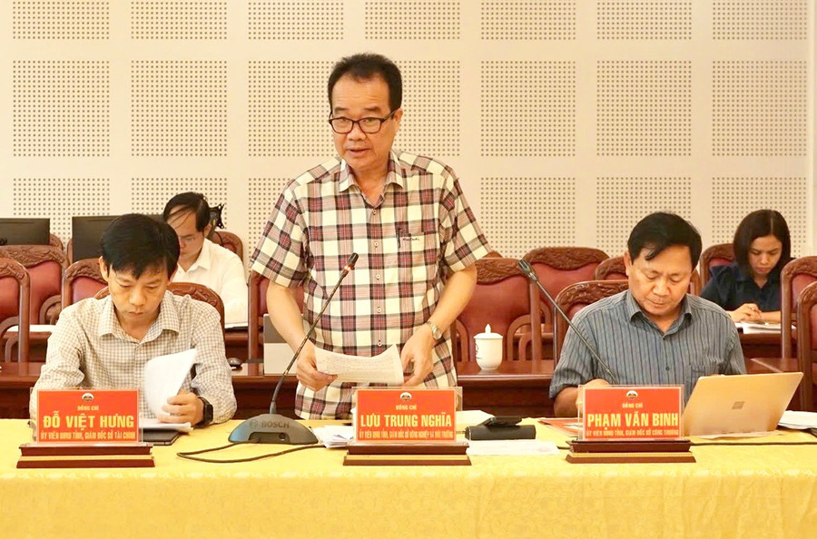 Ông Lưu Trung Nghĩa-Giám đốc Sở Nông nghiệp và Môi trường cho biết đã tiến hành rà soát các địa phương có nguồn vật liệu để đưa vào quy hoạch sử dụng phục vụ dự án cao tốc đường bộ Quy Nhơn-Pleiku và công trình trọng điểm. Ảnh: M.T 3bg.jpg