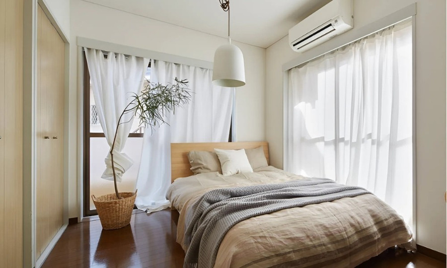 Phòng ngủ kiểu Nhật mang đến sự bình yên và kết nối với thiên nhiên qua từng chi tiết đơn giản. (Ảnh: Tổng hợp) Phòng ngủ kiểu Nhật mang đến sự bình yên và kết nối với thiên nhiên qua từng chi tiết đơn giản. (Ảnh: Tổng hợp)