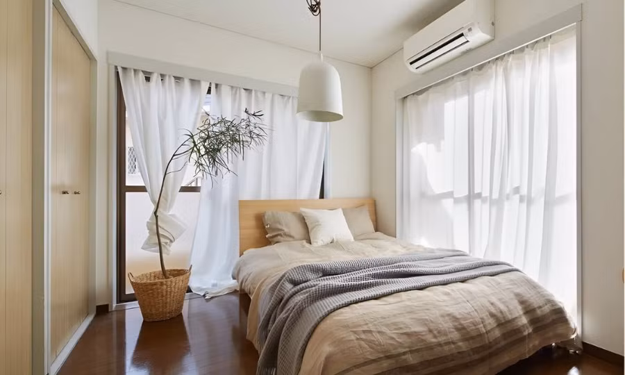 Phòng ngủ kiểu Nhật mang đến sự bình yên và kết nối với thiên nhiên qua từng chi tiết đơn giản. (Ảnh: Tổng hợp)