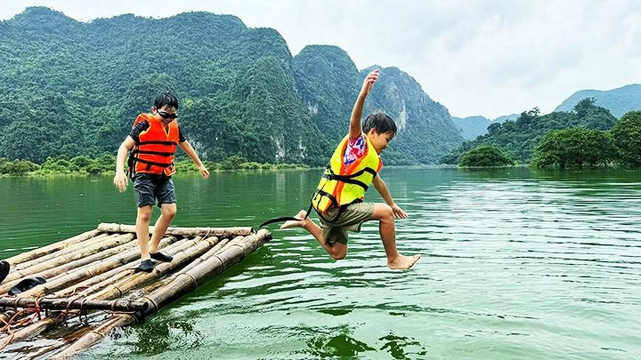 Hữu Liên là điểm đến mới đang gây chú ý. 2mach-song-moi.jpg