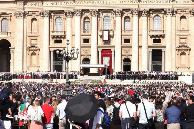 Quang cảnh lễ nhậm chức của Giáo hoàng Leo XIV tại quảng trường San Pietro. Ảnh: Dương Hoa/TTXVN Quang cảnh lễ nhậm chức của Giáo hoàng Leo XIV tại quảng trường San Pietro. Ảnh: Dương Hoa/TTXVN