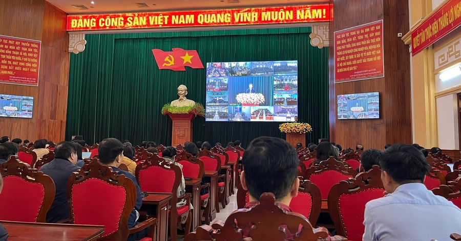 Tỉnh ủy tổ chức Hội nghị trực tuyến thông báo kết quả Hội nghị Trung ương khóa XIII về tổng kết việc thực hiện Nghị quyết số 18 đến các xã, phường, thị trấn trong toàn tỉnh. Ảnh: NP sapxep.jpg