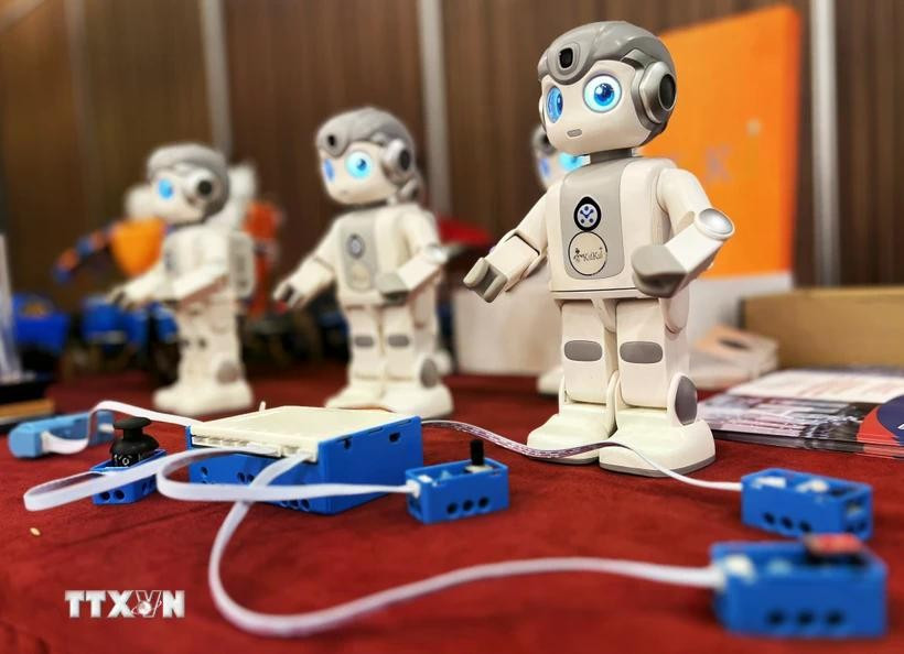 Sản phẩm công nghệ và đổi mới sáng tạo được trưng bày tại một hội thảo về khoa học công nghệ và đổi mới sáng tạo trình độ quốc tế tại Cần Thơ. Ảnh: Ánh Tuyết/TTXVN phong-trao-dd.jpg
