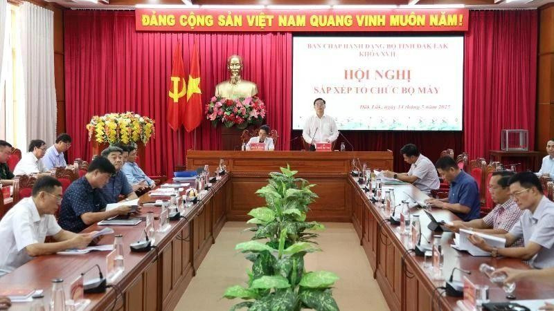 Bí thư Tỉnh ủy Đắk Lắk Nguyễn Đình Trung phát biểu tại hội nghị. dalak.jpg