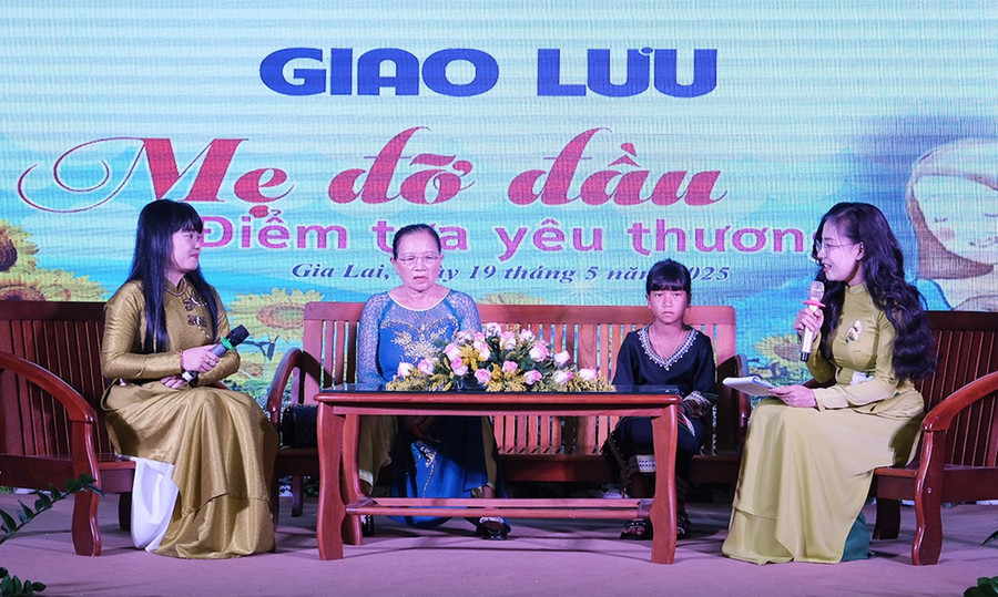Nhiều câu chuyện xúc động được chia sẻ tại buổi giao lưu. Ảnh: Minh Châu 3t.jpg