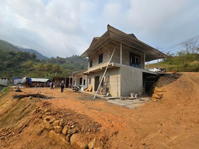 Căn nhà mới khang trang của gia đình anh Vàng Xành Guyện thôn Nậm Trà xã Gia Phú (Bảo Thắng, Lào Cai) psuuu.jpg