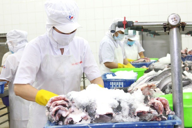 Trong bối cảnh thị trường lao động ngày càng cạnh tranh, việc tuân thủ các quy định của pháp luật lao động không chỉ là nghĩa vụ pháp lý mà còn là yếu tố quan trọng để thu hút và giữ chân nhân tài Trong bối cảnh thị trường lao động ngày càng cạnh tranh, việc tuân thủ các quy định của pháp luật lao động không chỉ là nghĩa vụ pháp lý mà còn là yếu tố quan trọng để thu hút và giữ chân nhân tài