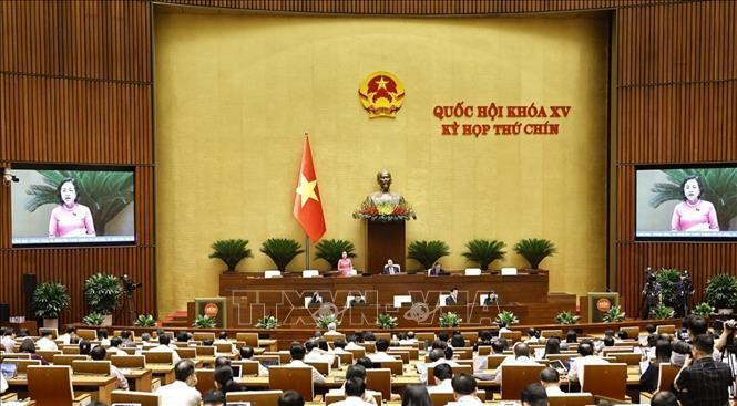 Phó Chủ tịch Quốc hội Nguyễn Thị Thanh trình bày Tờ trình của Ủy ban Thường vụ Quốc hội tại Quốc hội. Ảnh: Doãn Tấn/Nguồn TTXVN pho-chu-tich-quoc-hoi-nguyen-thi-thanh-trinh-bay-to-trinh-cua-uy-ban-thuong-vu-quoc-hoi-tai-quoc-hoi-anh-doan-tan-nguon-ttxvn.jpg