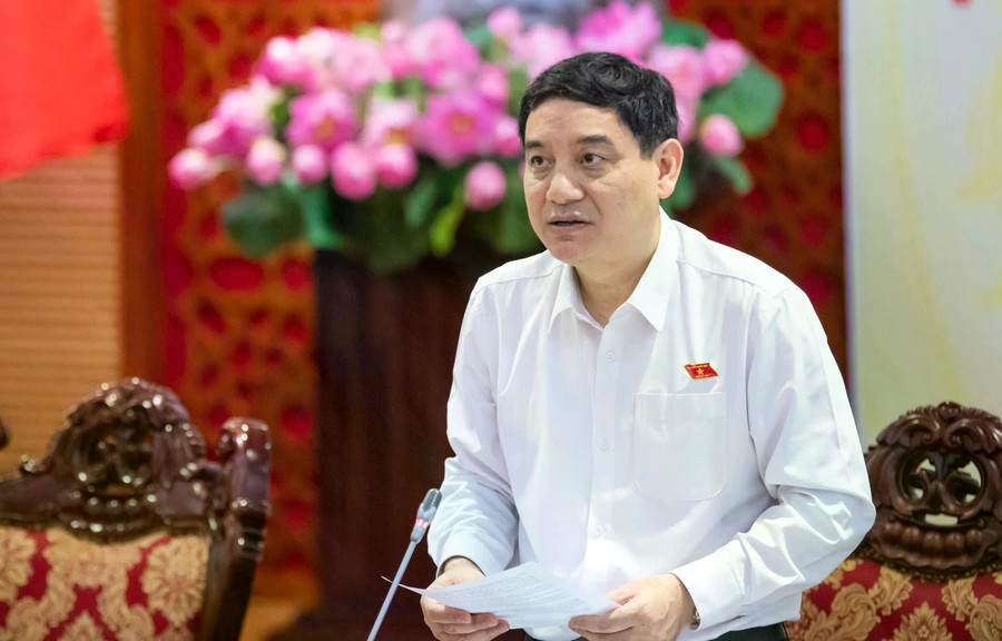 Chủ nhiệm Ủy ban Văn hóa - Xã hội Nguyễn Đắc Vinh phát biểu tại phiên họp, cho biết Chính phủ, cơ quan Quốc hội thống nhất miễn học phí học sinh cả nước, cấp tiền hỗ trợ học phí trực tiếp cho học sinh tư thục. ẢNH: NGHĨA ĐỨC Chủ nhiệm Ủy ban Văn hóa - Xã hội Nguyễn Đắc Vinh phát biểu tại phiên họp, cho biết Chính phủ, cơ quan Quốc hội thống nhất miễn học phí học sinh cả nước, cấp tiền hỗ trợ học phí trực tiếp cho học sinh tư thục. ẢNH: NGHĨA ĐỨC