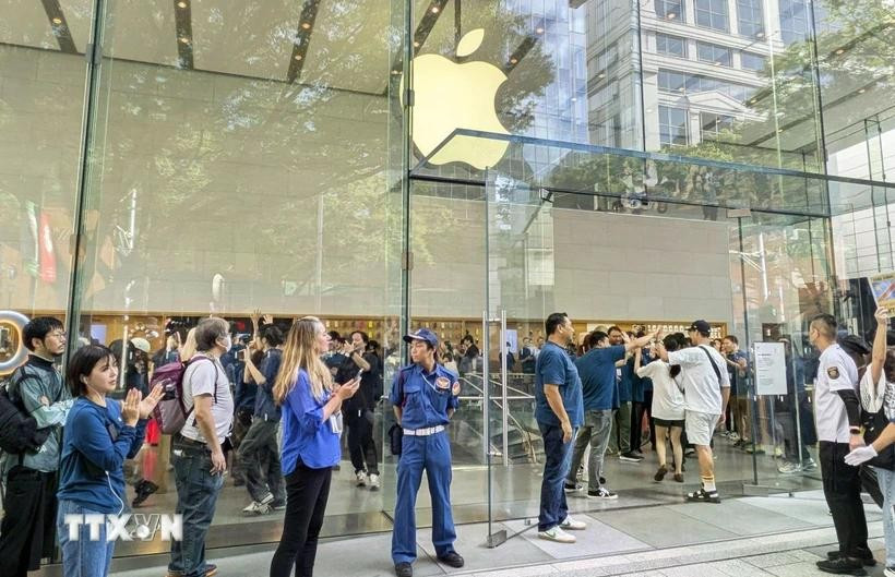 Một cửa hàng của Apple tại Tokyo, Nhật Bản. Ảnh: Kyodo/TTXVN ga.jpg