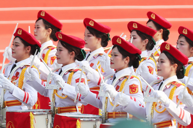 Khối nữ quân nhạc trong diễu binh, diễu hành kỷ niệm 50 năm Ngày giải phóng miền Nam, thống nhất đất nước. Ảnh: Hoàng Triều Khối nữ quân nhạc trong diễu binh, diễu hành kỷ niệm 50 năm Ngày giải phóng miền Nam, thống nhất đất nước. Ảnh: Hoàng Triều