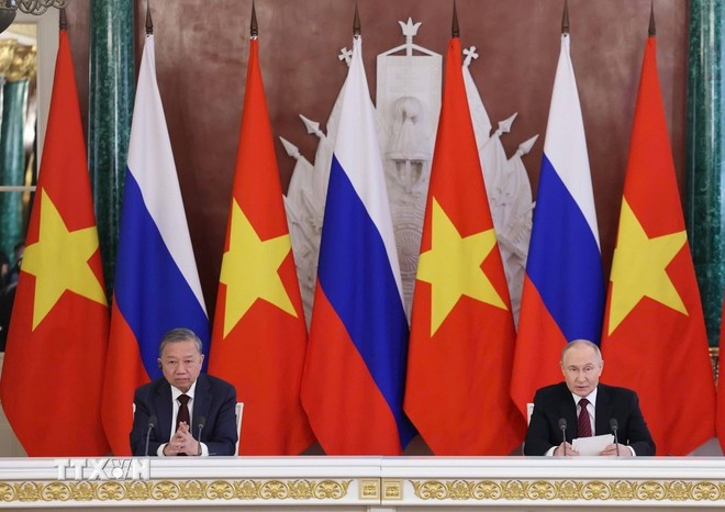 Tổng Bí thư Tô Lâm và Tổng thống Liên bang Nga Vladimir Putin phát biểu với báo chí. Ảnh: Thống Nhất/TTXVN Tổng Bí thư Tô Lâm và Tổng thống Liên bang Nga Vladimir Putin phát biểu với báo chí. Ảnh: Thống Nhất/TTXVN