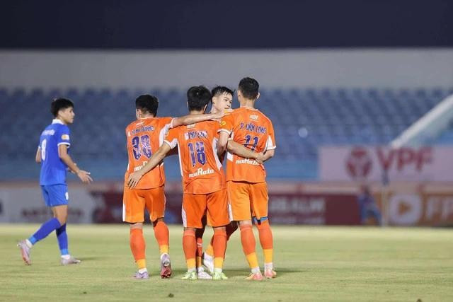 Chiến thắng nghẹt thở trên sân Tam Kỳ giúp CLB Đà Nẵng tạm thoát khỏi vị trí chót bảng. Ảnh: Đông Nghi Chiến thắng nghẹt thở trên sân Tam Kỳ giúp CLB Đà Nẵng tạm thoát khỏi vị trí chót bảng. Ảnh: Đông Nghi