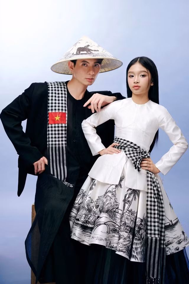 Nhà thiết kế và mẫu nhí Ruby Tâm Nhi với đầm thuộc bộ sưu tập "Về nhà Út ơi!"