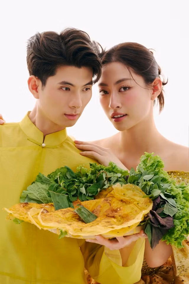 Nhà thiết kế và nàng hậu bên dĩa bánh xèo