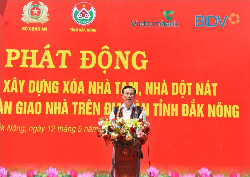 Chủ tịch UBND tỉnh Hồ Văn Mười phát biểu tại buổi lễ. 4horonhao.jpg