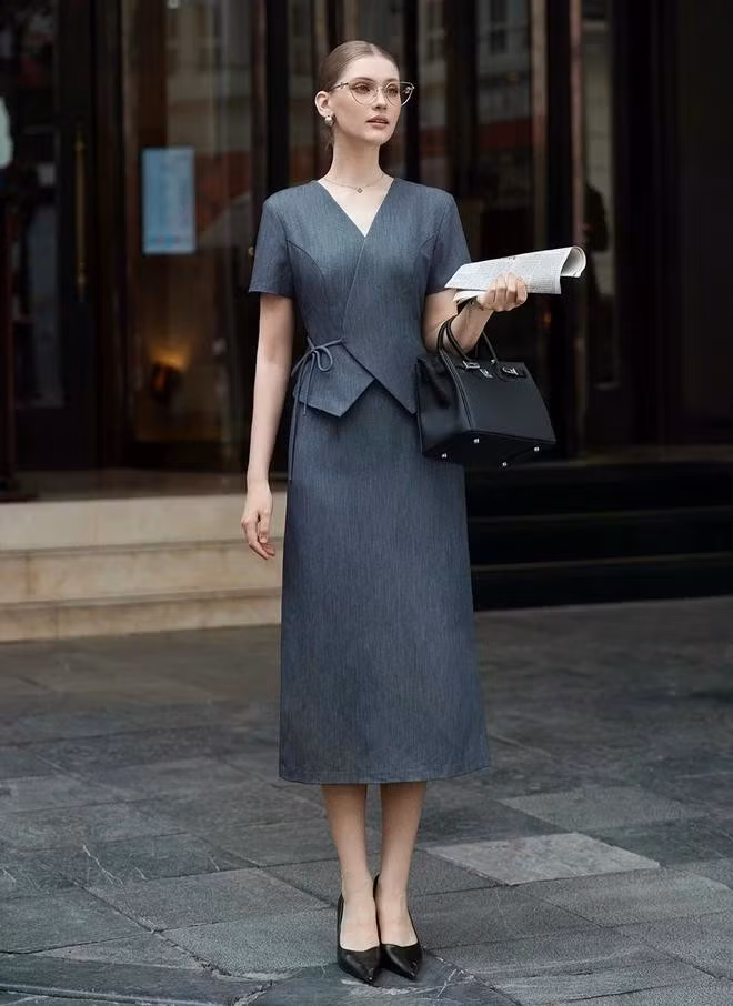 Nàng chọn gam màu xám hay sắc xanh đen cho trang phục đi làm hôm nay? Dù đầm liền hay các set đồng bộ, sự tự tin mới chính là điều làm nên thần thái và vẻ rạng ngời của nàng. ẢNH: NEM FASHION