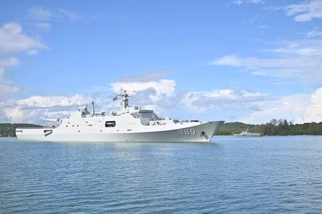 Tàu Trường Bạch Sơn có tải trọng 25.000 tấn và dài 210 mét. ẢNH: HẢI QUÂN CAMPUCHIA